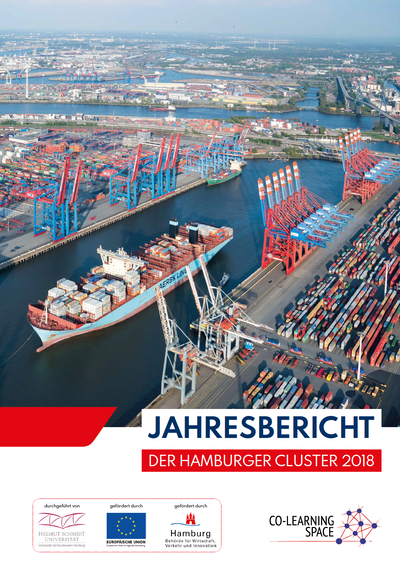 Eine Luftaufnahme eines Hafens mit zahlreichen Containerschiffen und Krananlagen. Im Hintergrund sind industrielle Anlagen sowie Containerlager zu sehen. Der Titel "JAHRESBERICHT DER HAMBURGER CLUSTER 2018" ist am unteren Bildrand platziert.